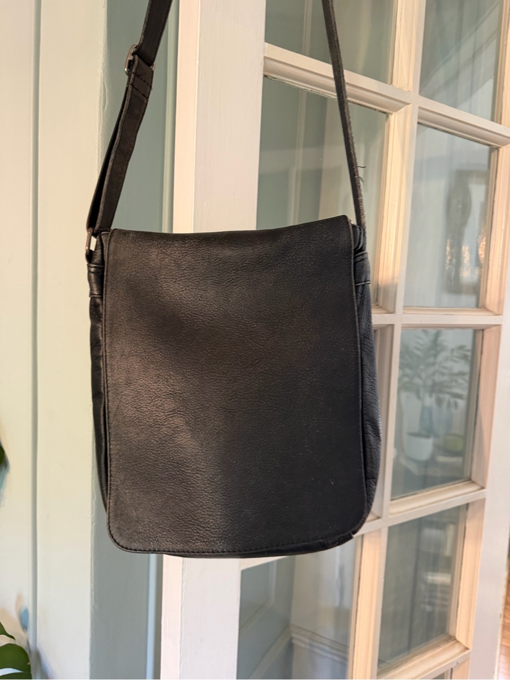 Classic Black Leather Crossbody Bag - Timeless Everyday Carry